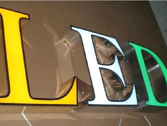 石狮介绍LED招牌的基础知识。