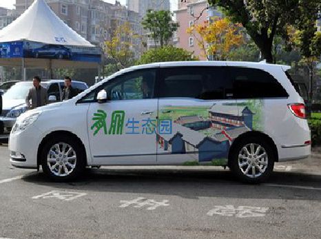 石狮户外车贴喷绘如何保持效果?